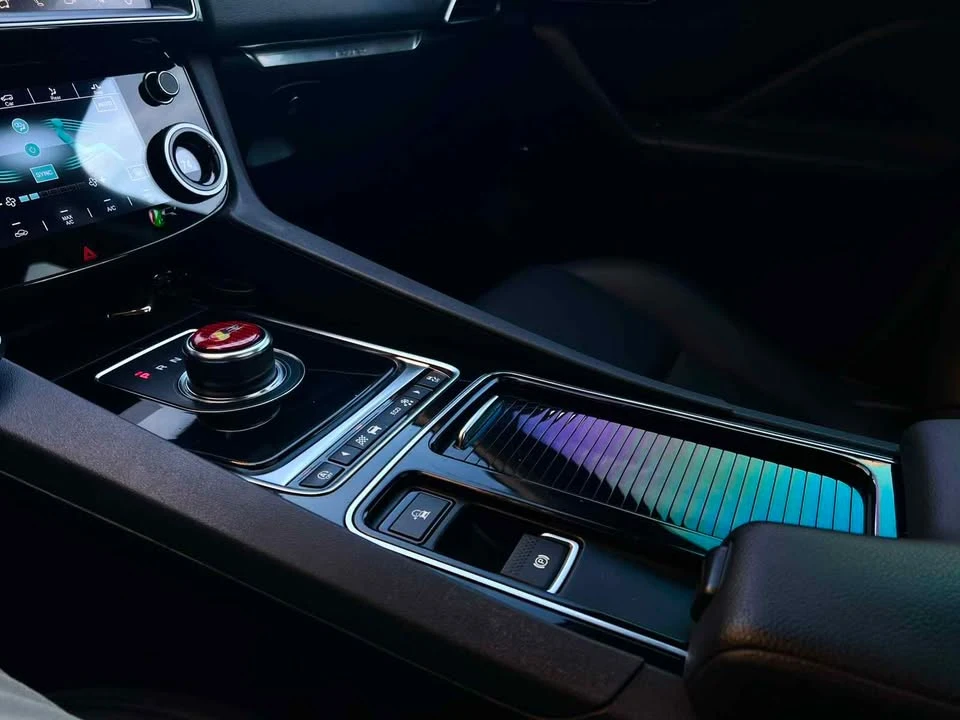 2019 Jaguar F-Pace - Image 8 of 15