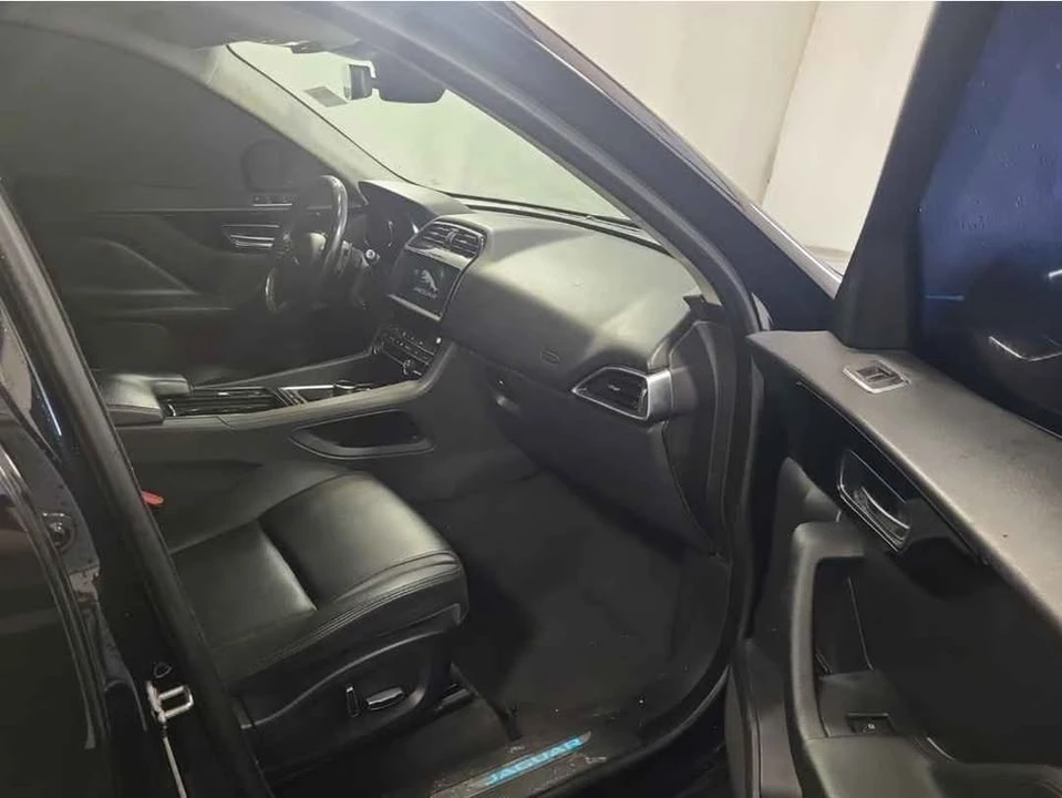 2019 Jaguar F-Pace - Image 11 of 12