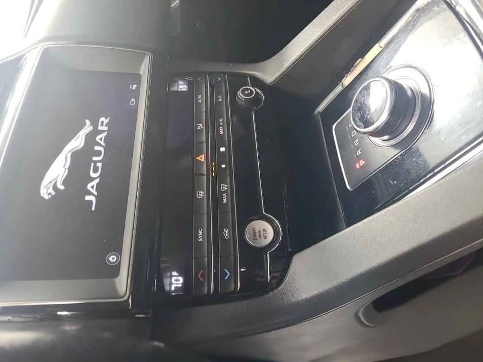 2019 Jaguar F-Pace - Image 8 of 12