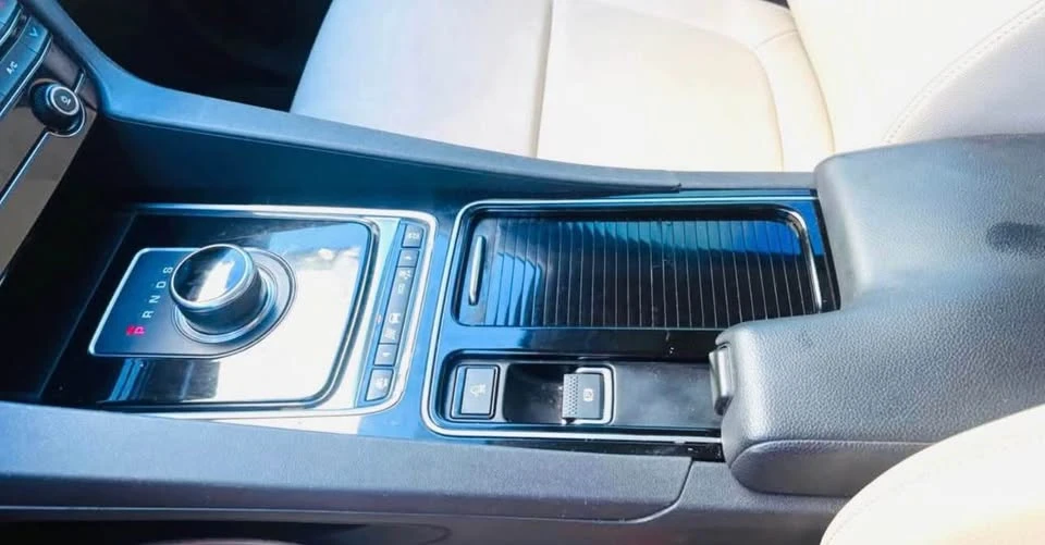 2019 Jaguar F-Pace - Image 9 of 14