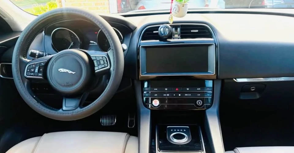 2019 Jaguar F-Pace - Image 5 of 14