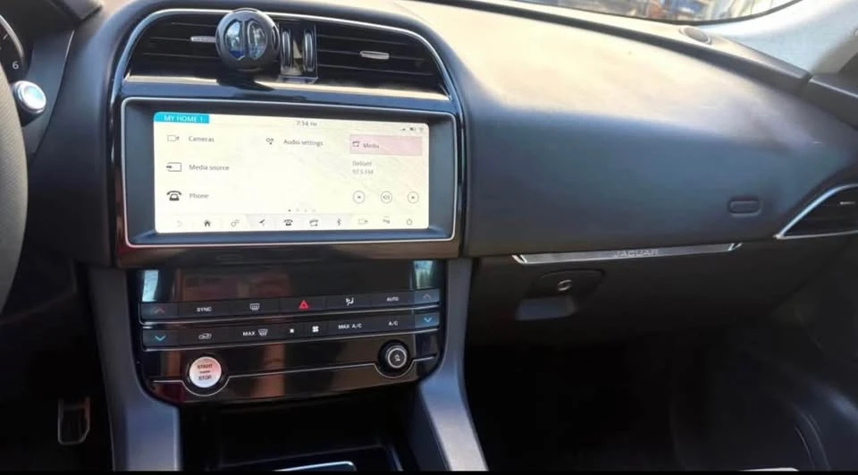 2019 Jaguar F-Pace - Image 7 of 14