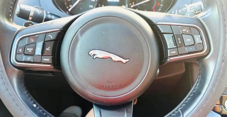 2019 Jaguar F-Pace - Image 10 of 14