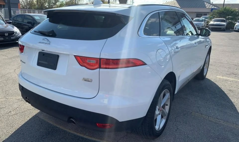 2019 Jaguar F-Pace - Image 5 of 12