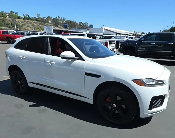 2019 Jaguar F-Pace - Image 8 of 19