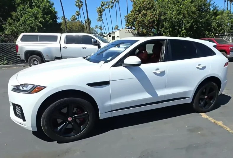 2019 Jaguar F-Pace - Image 2 of 19