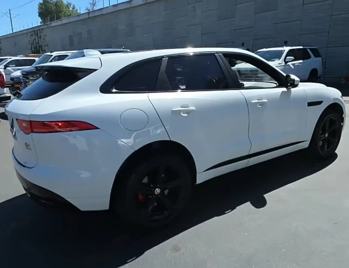 2019 Jaguar F-Pace - Image 6 of 19