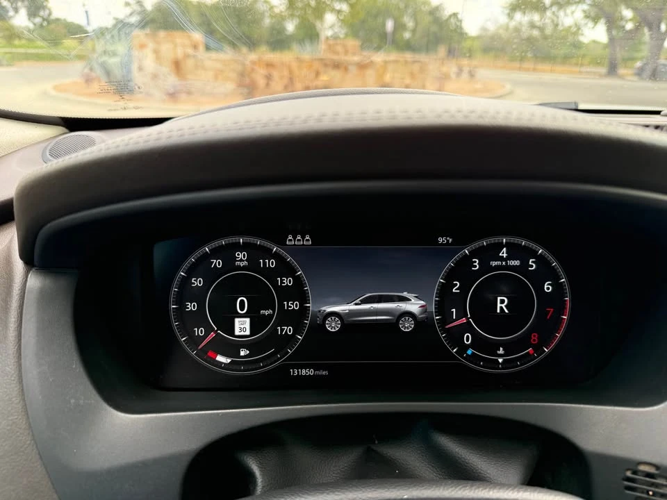 2019 Jaguar F-Pace - Image 16 of 19