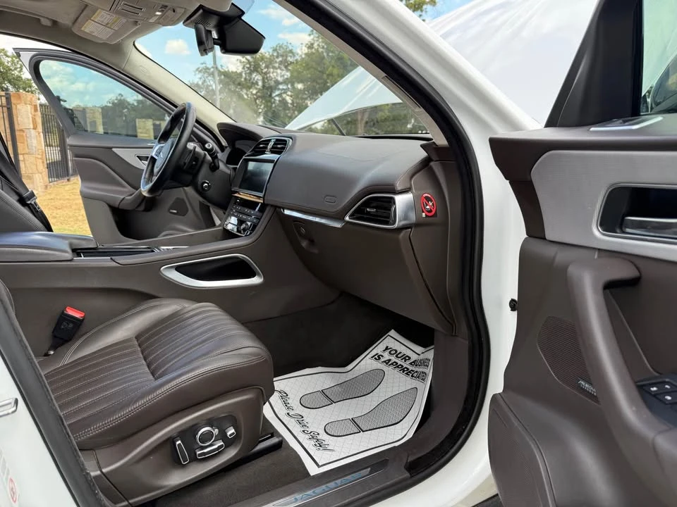 2019 Jaguar F-Pace - Image 5 of 19