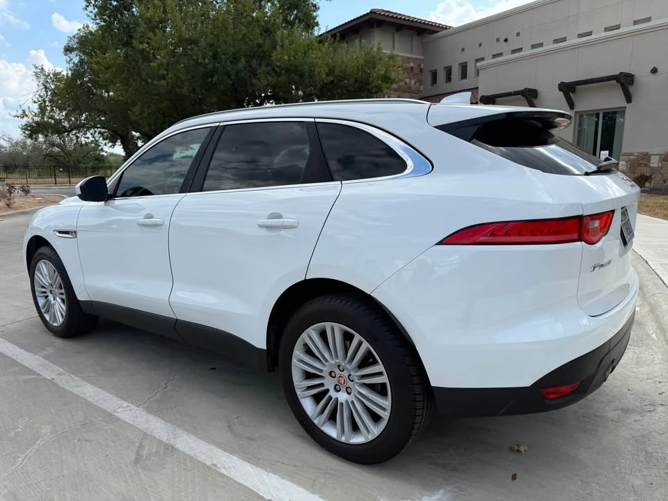 2019 Jaguar F-Pace - Image 4 of 19