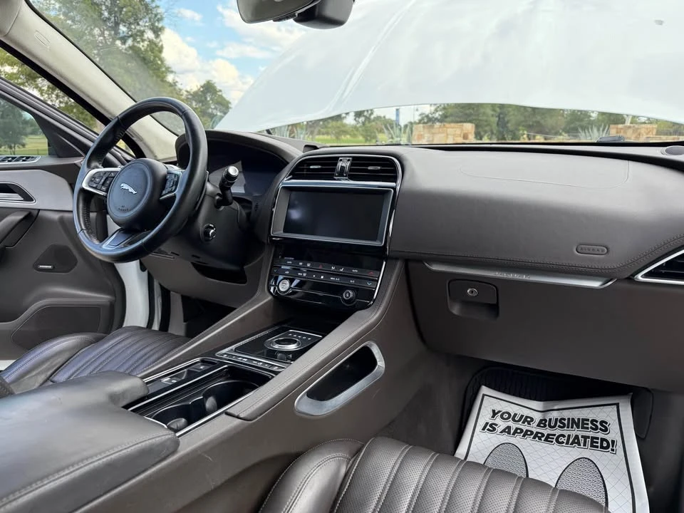 2019 Jaguar F-Pace - Image 7 of 19