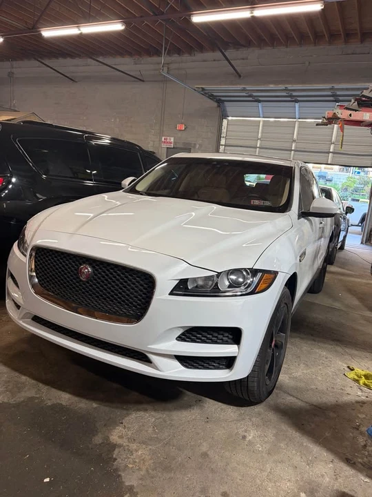 2019 Jaguar F-Pace - Image 2 of 13
