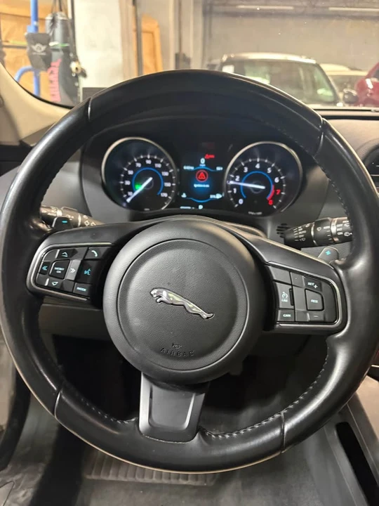2019 Jaguar F-Pace - Image 5 of 13