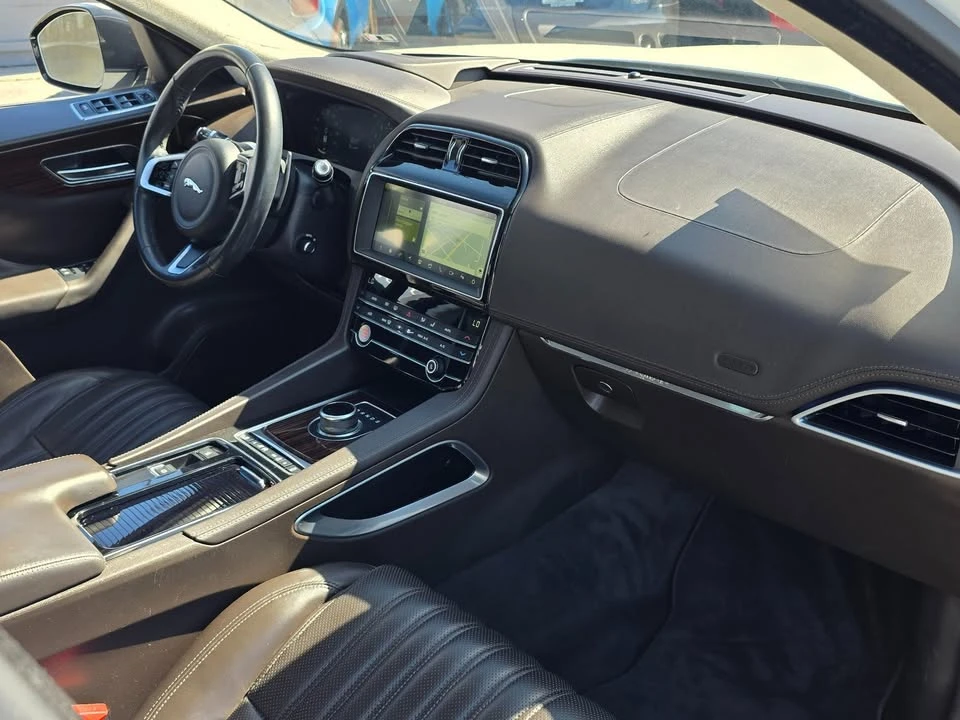 2019 Jaguar F-Pace - Image 7 of 19