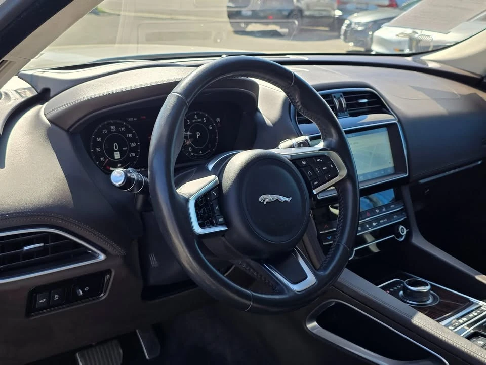 2019 Jaguar F-Pace - Image 14 of 19