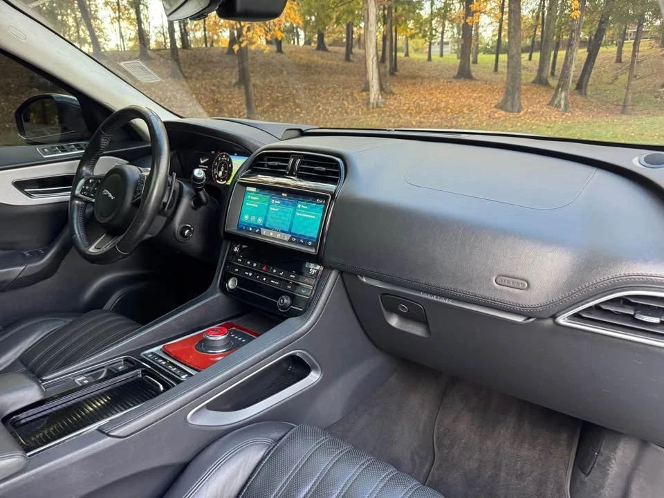 2019 Jaguar F-Pace - Image 8 of 19
