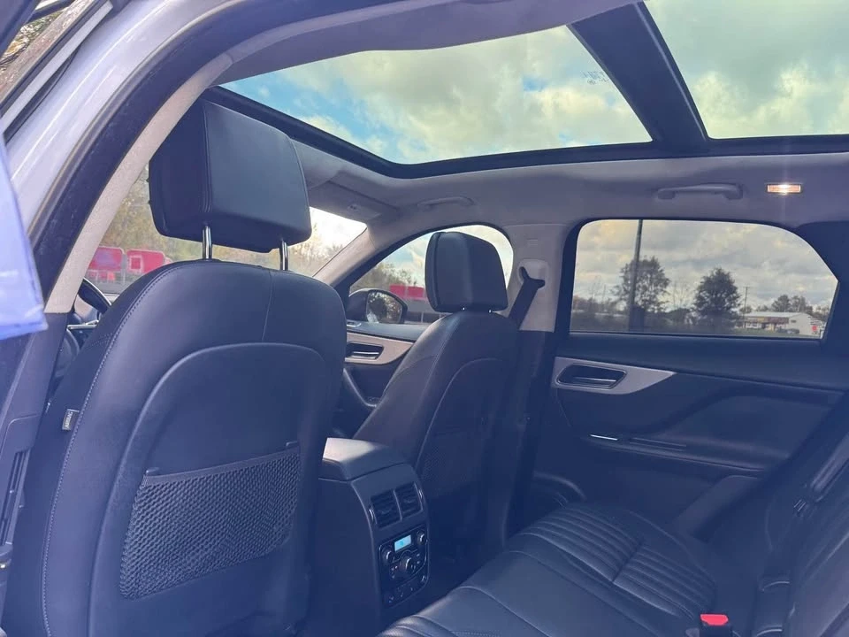 2019 Jaguar F-Pace - Image 15 of 19