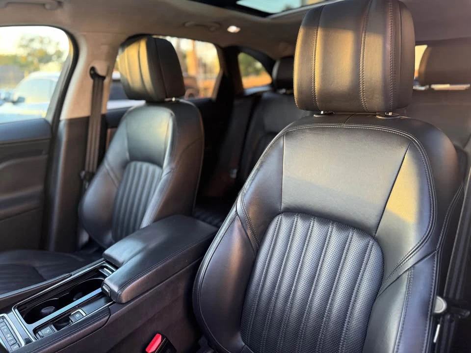 2019 Jaguar F-Pace - Image 2 of 12