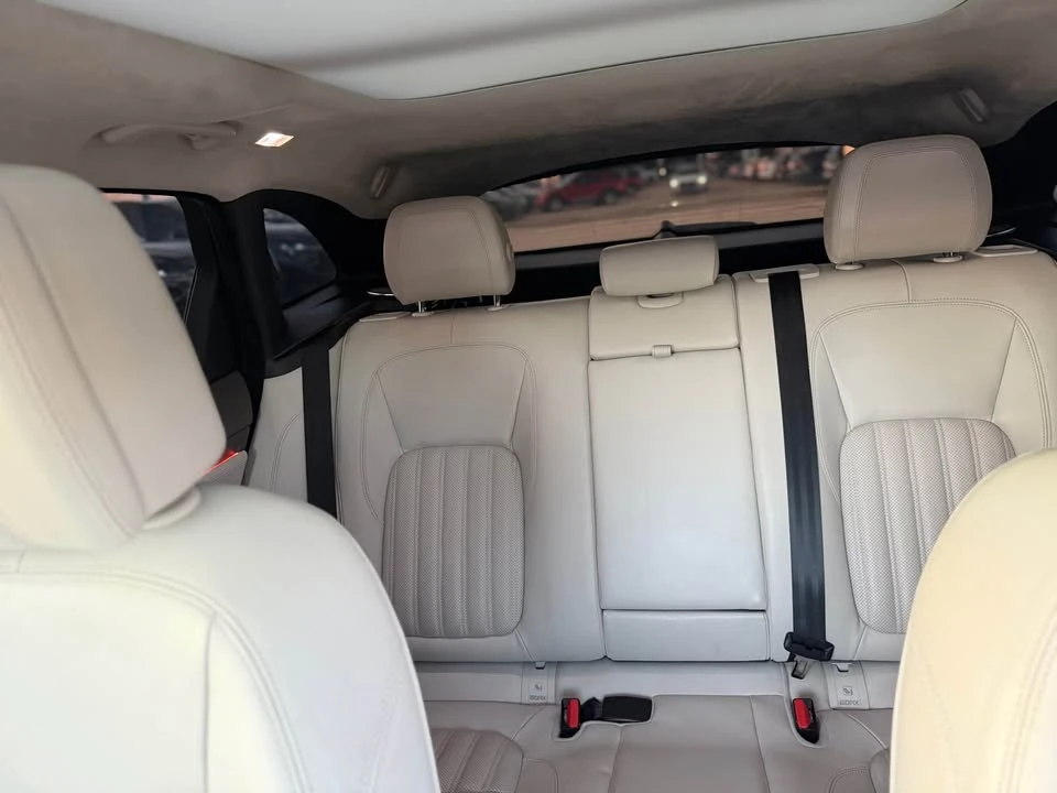 2019 Jaguar F-Pace - Image 8 of 10