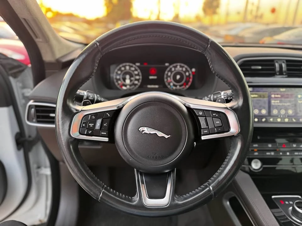 2019 Jaguar F-Pace - Image 12 of 20