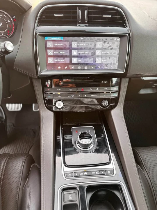 2019 Jaguar F-Pace - Image 13 of 20