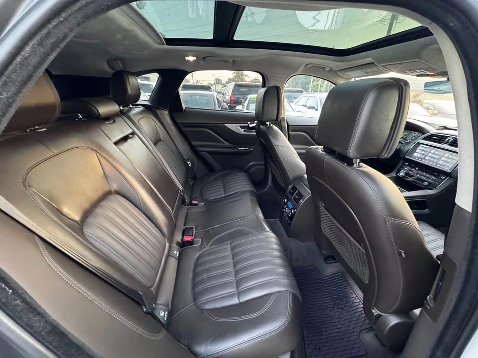 2019 Jaguar F-Pace - Image 17 of 20