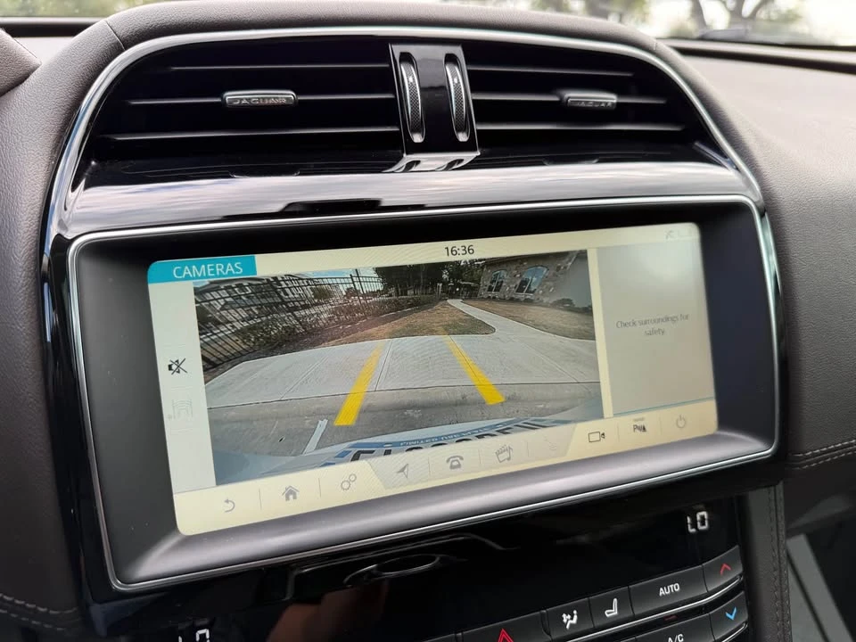 2019 Jaguar F-Pace - Image 17 of 20