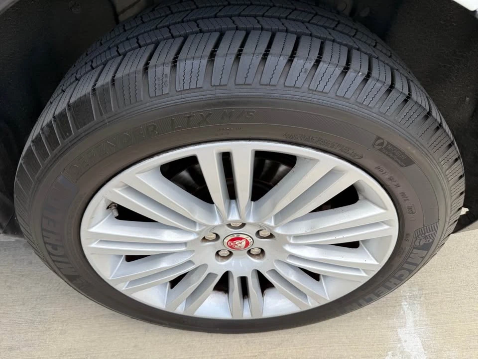 2019 Jaguar F-Pace - Image 15 of 20