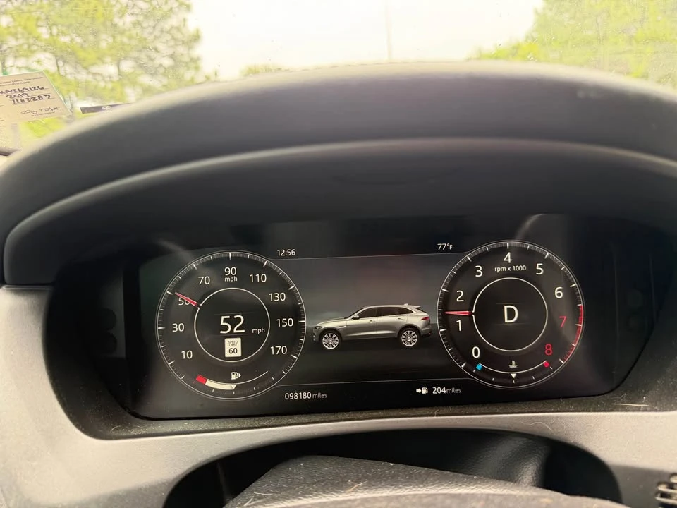 2019 Jaguar F-Pace - Image 10 of 11