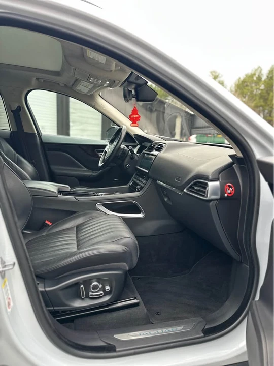 2019 Jaguar F-Pace - Image 5 of 11