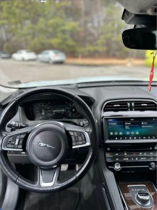 2019 Jaguar F-Pace - Image 6 of 11