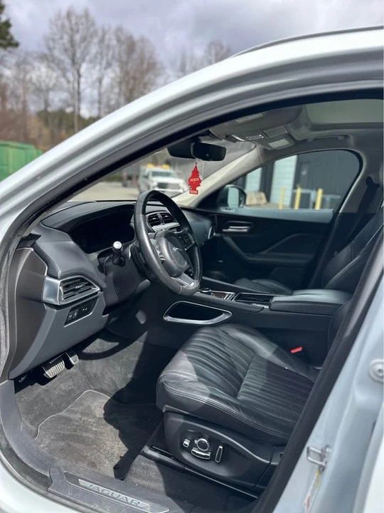 2019 Jaguar F-Pace - Image 9 of 11