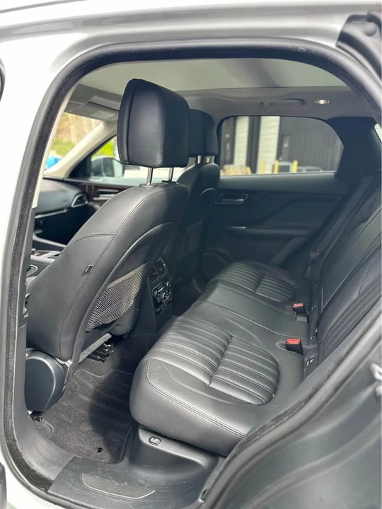 2019 Jaguar F-Pace - Image 8 of 11