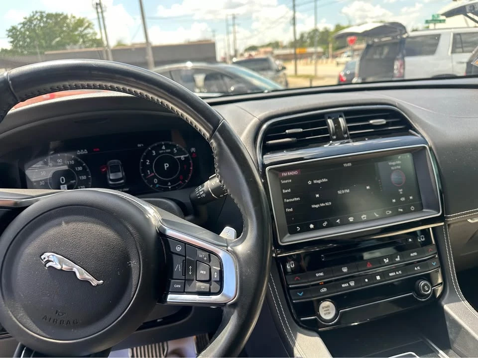 2019 Jaguar F-Pace - Image 8 of 9