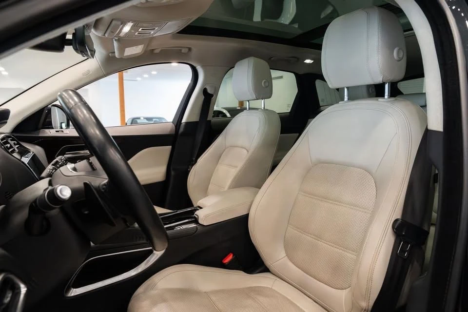 2019 Jaguar F-Pace - Image 7 of 10