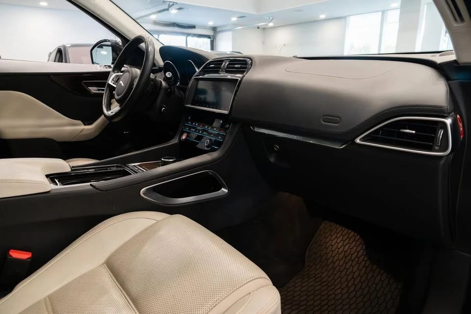 2019 Jaguar F-Pace - Image 10 of 10