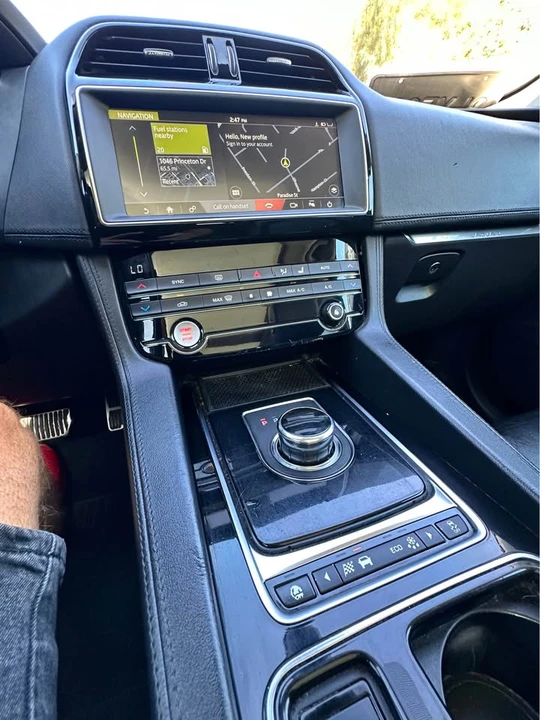 2019 Jaguar F-Pace - Image 11 of 16