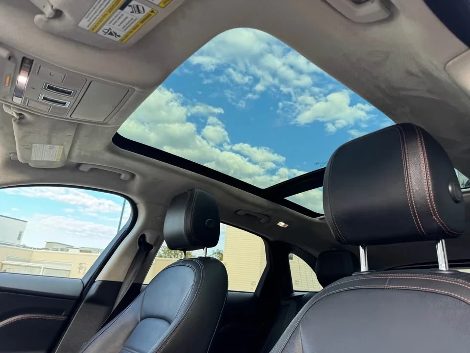 2019 Jaguar F-Pace - Image 8 of 19