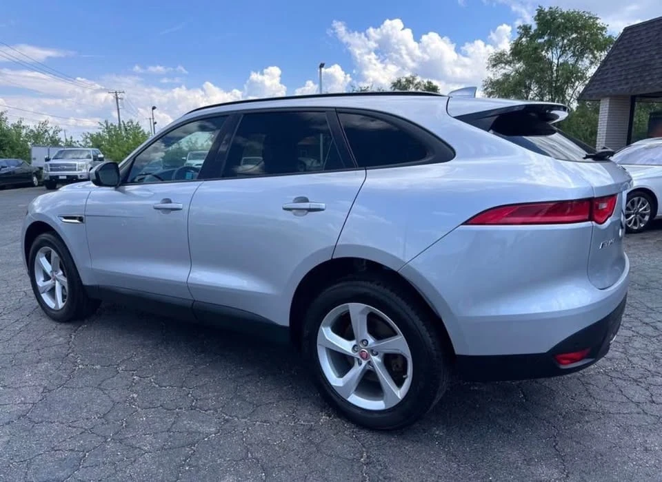 2019 Jaguar F-Pace - Image 8 of 10