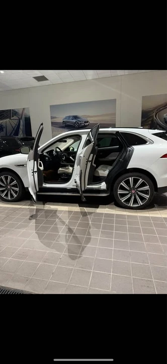 2019 Jaguar F-Pace - Image 4 of 9