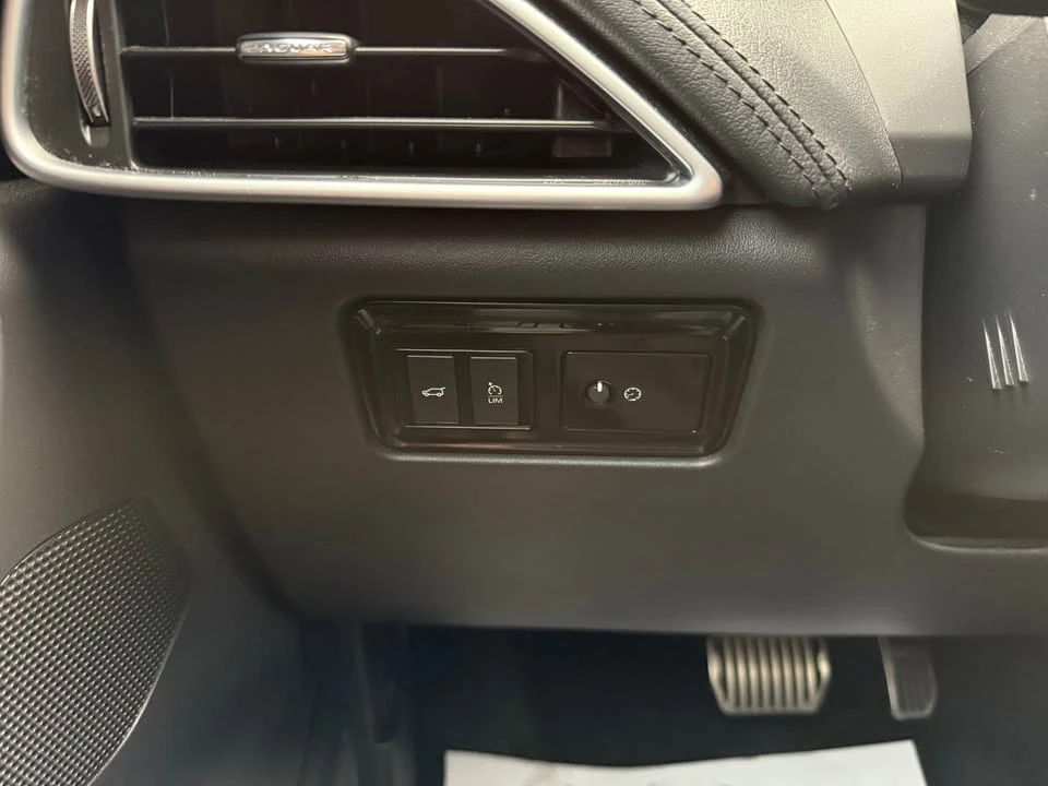 2019 Jaguar F-Pace - Image 14 of 20