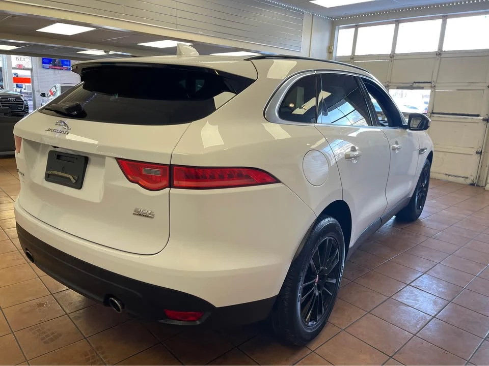 2019 Jaguar F-Pace - Image 8 of 17