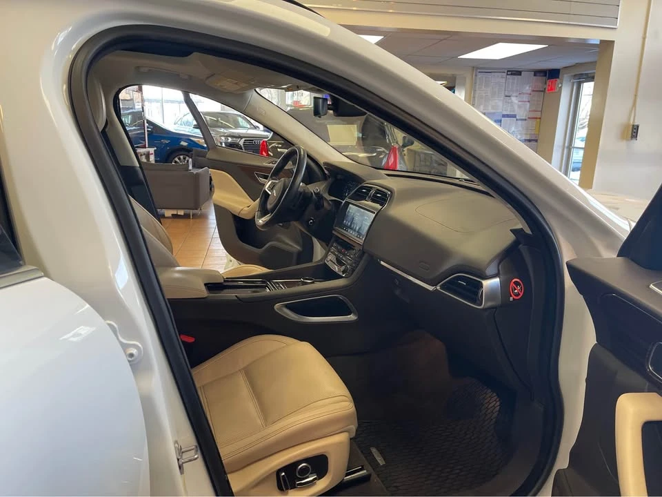 2019 Jaguar F-Pace - Image 15 of 17
