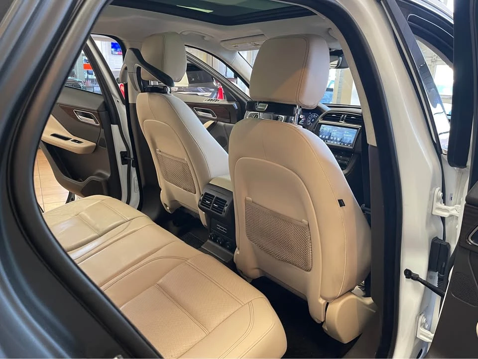 2019 Jaguar F-Pace - Image 16 of 17