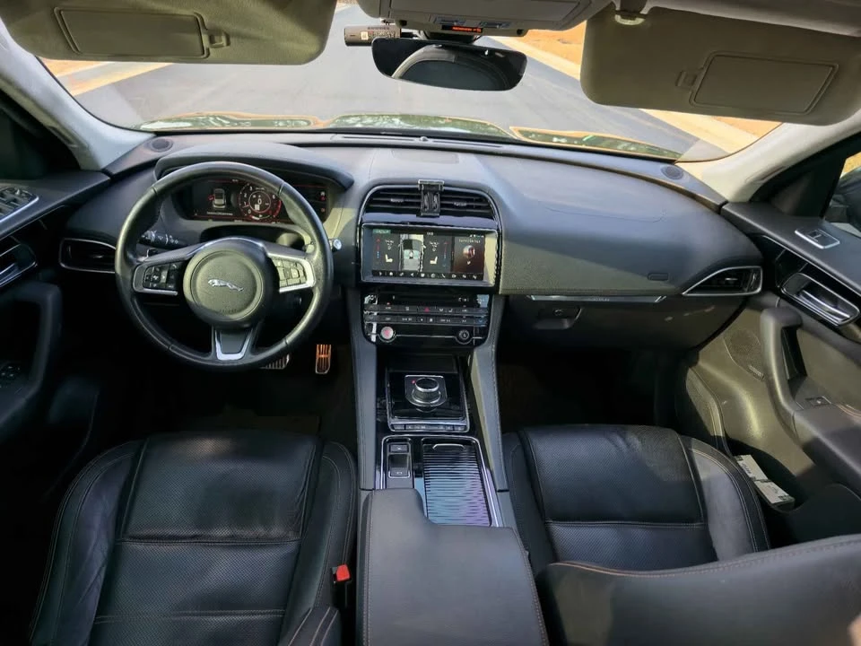 2019 Jaguar F-Pace - Image 8 of 15