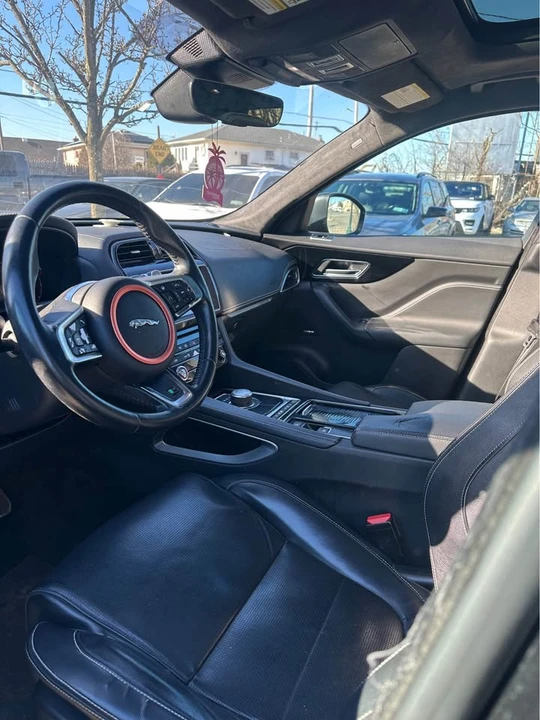 2019 Jaguar F-Pace - Image 11 of 12