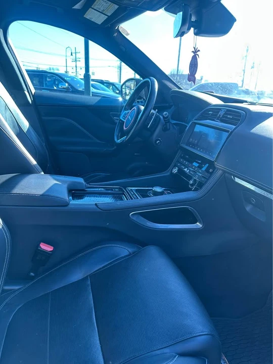 2019 Jaguar F-Pace - Image 8 of 12
