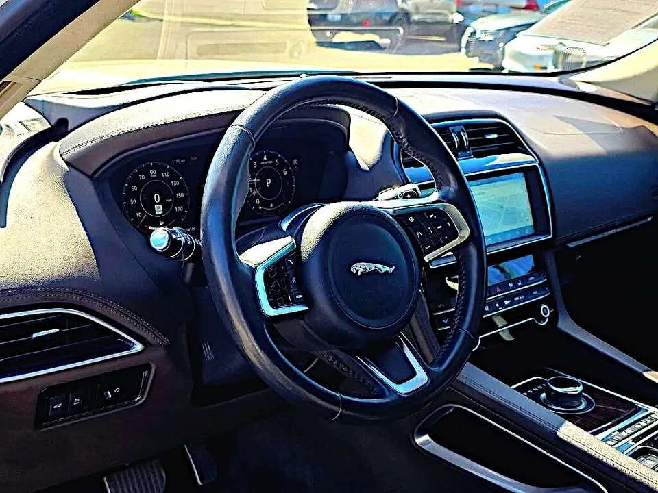 2019 Jaguar F-Pace - Image 9 of 20