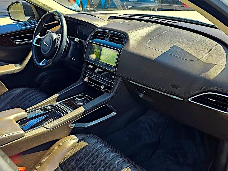 2019 Jaguar F-Pace - Image 7 of 20