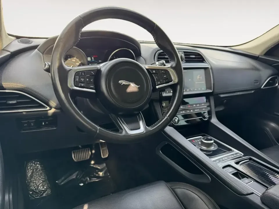 2019 Jaguar F-Pace - Image 8 of 12